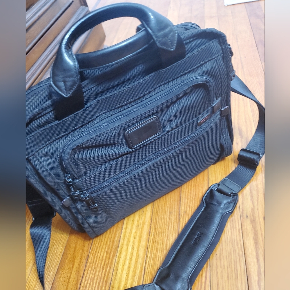 Tumi Computer Black Briefcase with Shoulder Strap Mens.